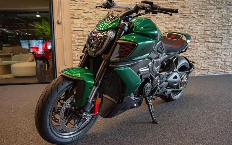 Ducati Diavel Bentley V4 * 1 OF 500 * LIMITED ED *  - 102724