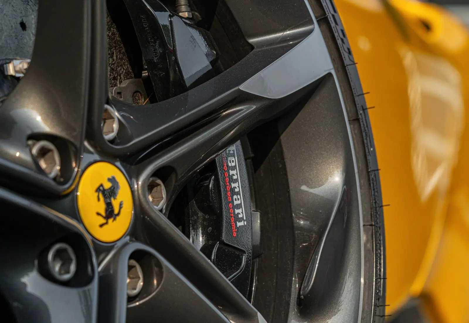 Ferrari SF90 Stradale * ATELIER * GIALLO TRIPLO * CARBON * TAILO - 138926