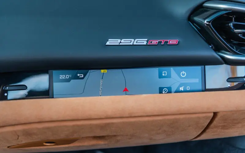 Ferrari 296 GTB * 1.HAND * CARBON * CARBON FELGEN * LIFT *  - 134436