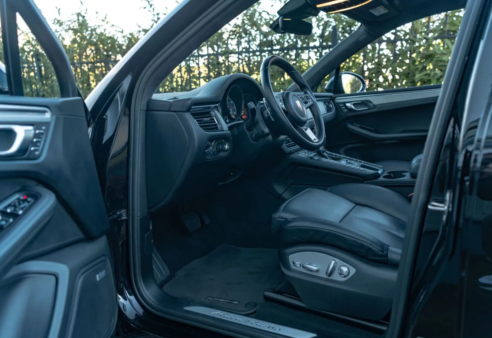 Porsche Macan Turbo * Approved * 2. Hand * Winter + Sommer - 133933