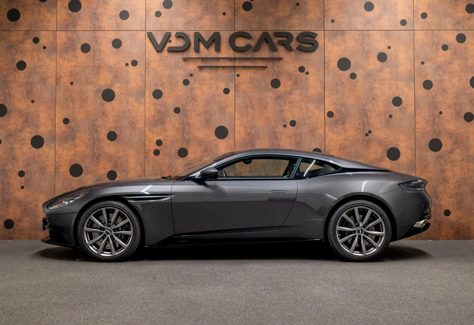 Aston Martin DB11 4.0 V8 * 9.564 km * INSPEKTION NEU * B&amp;O * 360 *  - 165654