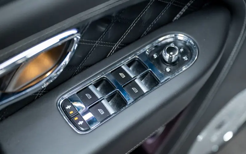 Bentley Bentayga 3.0 Hybrid 4WD * FIRST EDITION * NAIM *  - 165031
