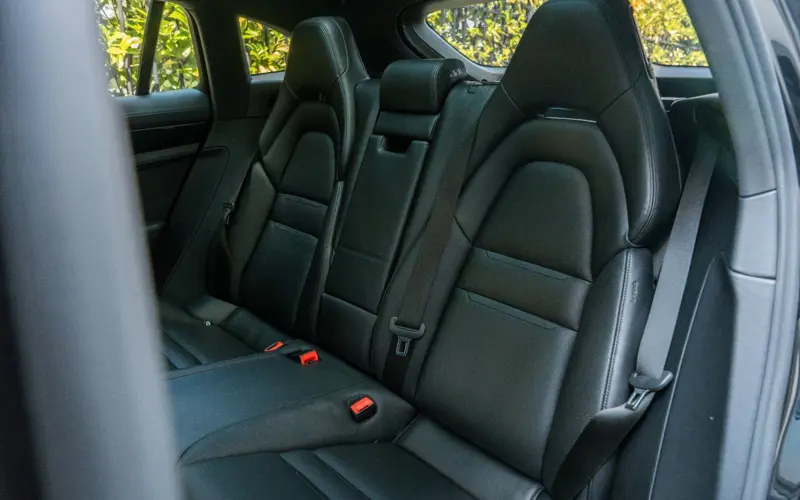 Porsche Panamera Sport Turismo 4 E-Hybrid * SPORTPAKET * CH - 166177