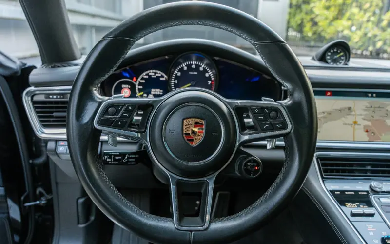 Porsche Panamera Sport Turismo 4 E-Hybrid * SPORTPAKET * CH - 166165