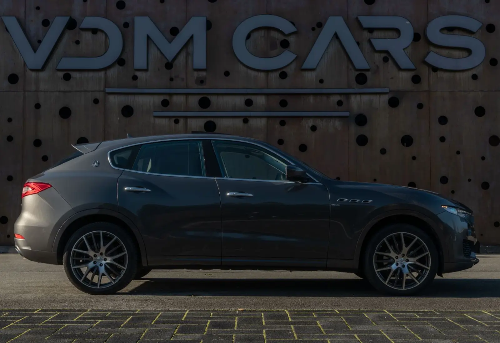 Maserati Levante Diesel * 1. HAND * SERVICE NEU * PANO * ACC * 360 - 122368