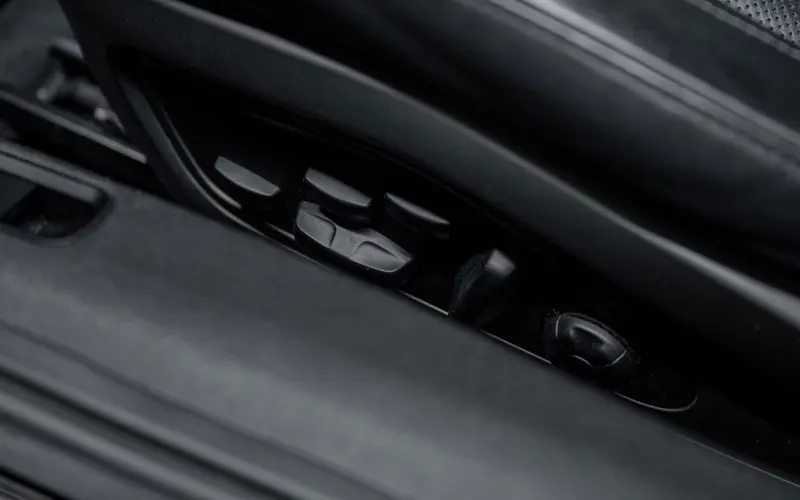 Porsche 992 Carrera 4S * 18-WEG * H.ACHSLENKUNG * SITZBELÜFT *  - 138353