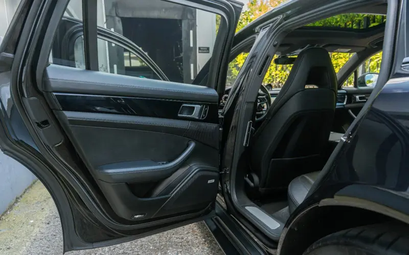 Porsche Panamera Sport Turismo 4 E-Hybrid * SPORTPAKET * CH - 166175