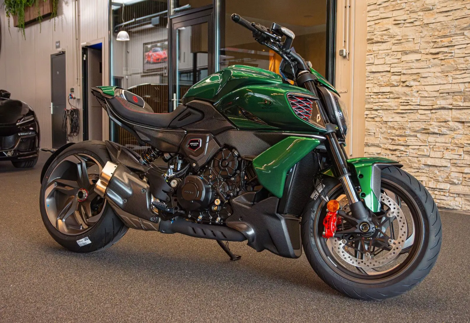 Ducati Diavel Bentley V4 * 1 OF 500 * LIMITED ED *  - 102703