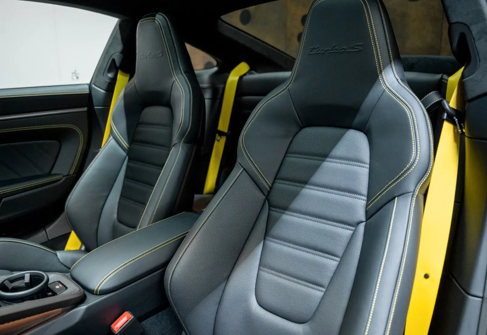 Porsche 911 Turbo S * 992.2 * MY26 * SPORTDES * CARBON EXTERIOR - 145887