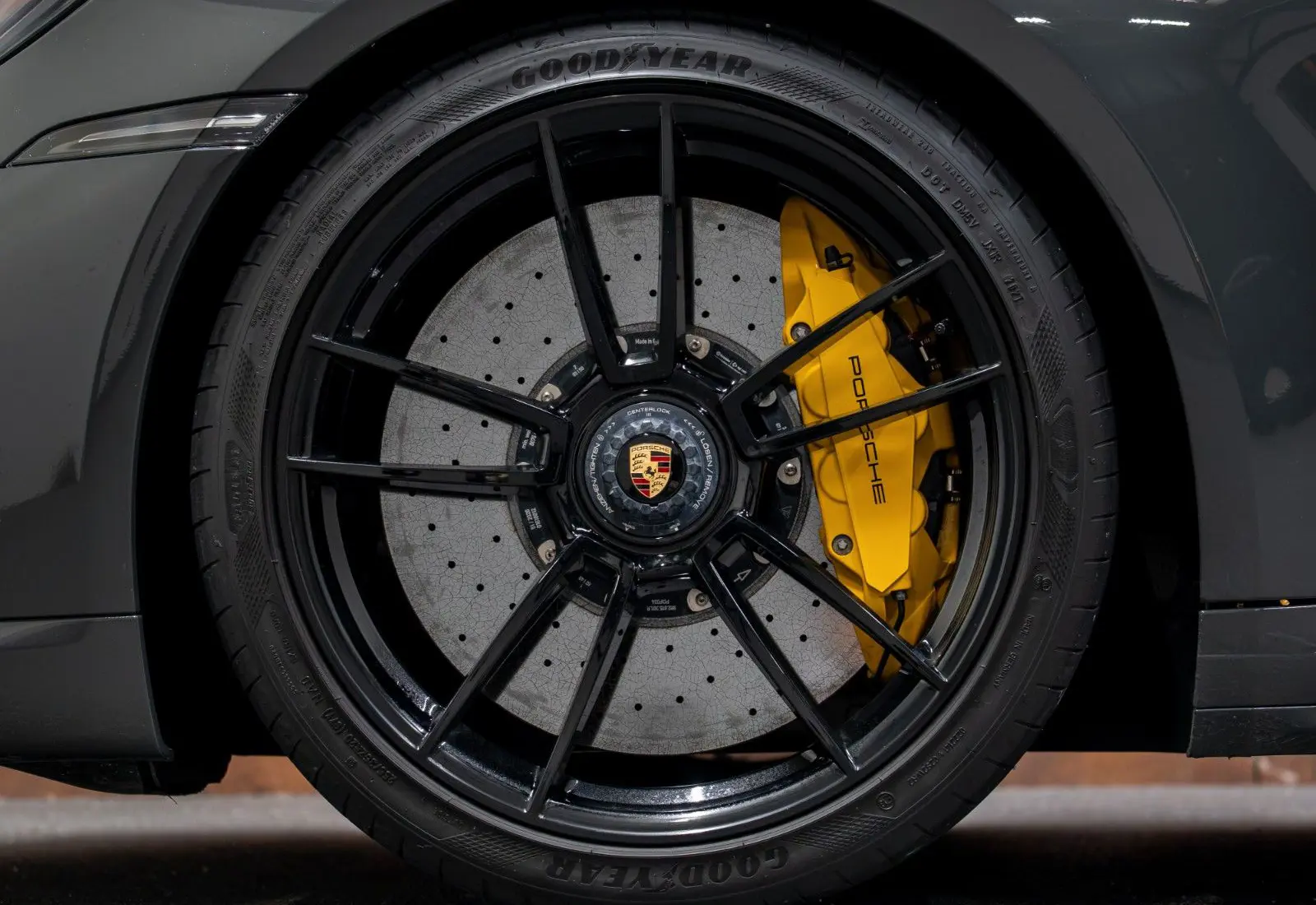 Porsche 911 Turbo S Cabriolet * PTS * LIFT * SPORTAUSPUFF * 360 *  - 170938
