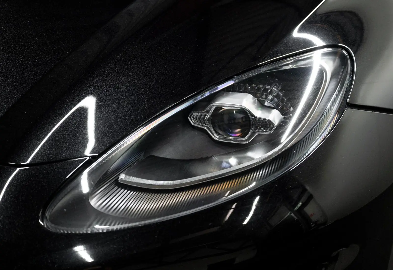 Aston Martin DBX 707 * Carbon * Sitzbelüftung * ACC * 360 * DesignPack - 165704