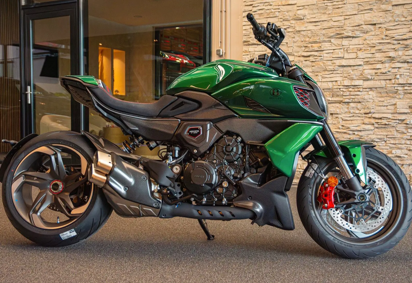Ducati Diavel Bentley V4 * 1 OF 500 * LIMITED ED *  - 102704