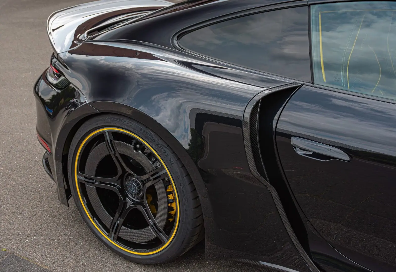Porsche 911 BRABUS ROCKET R * 1 OF 25 * 900HP * CARBON * LIFT *  - 102033