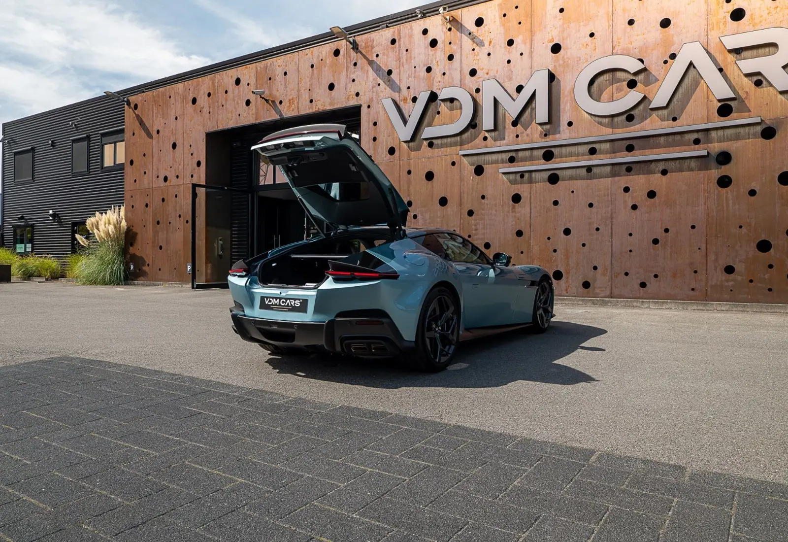 Ferrari 12Cilindri * MATT Carbon * VOLL * LP 565.205,- * Neu - 169196