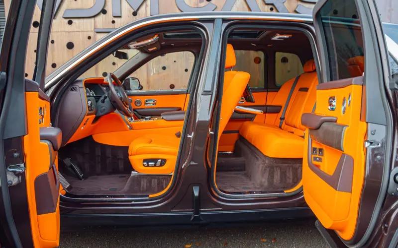 Rolls-Royce Cullinan * FOND-ENT. * VIEWING SUITE * BESPOKE * MASSAG - 96985