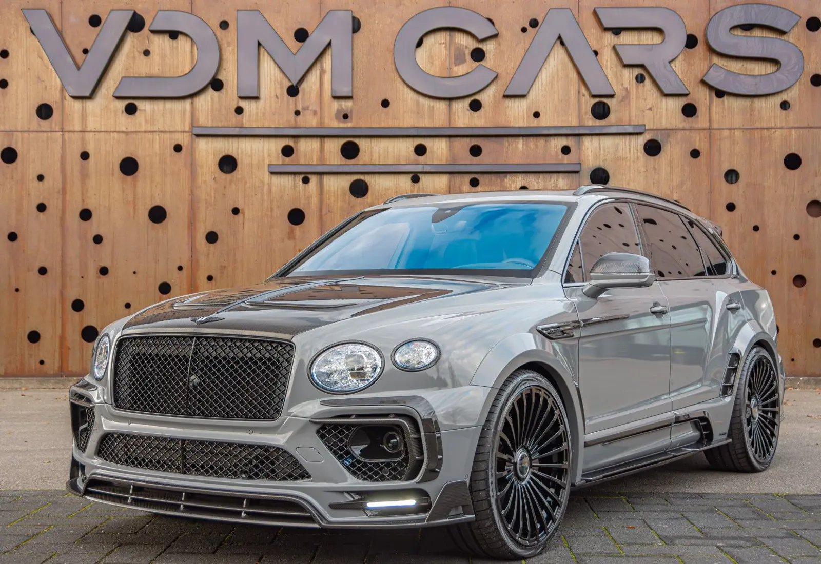 Bentley Bentayga V8 MANSORY * FULL CARBON * CERAMIC BRAKES *  - 74390