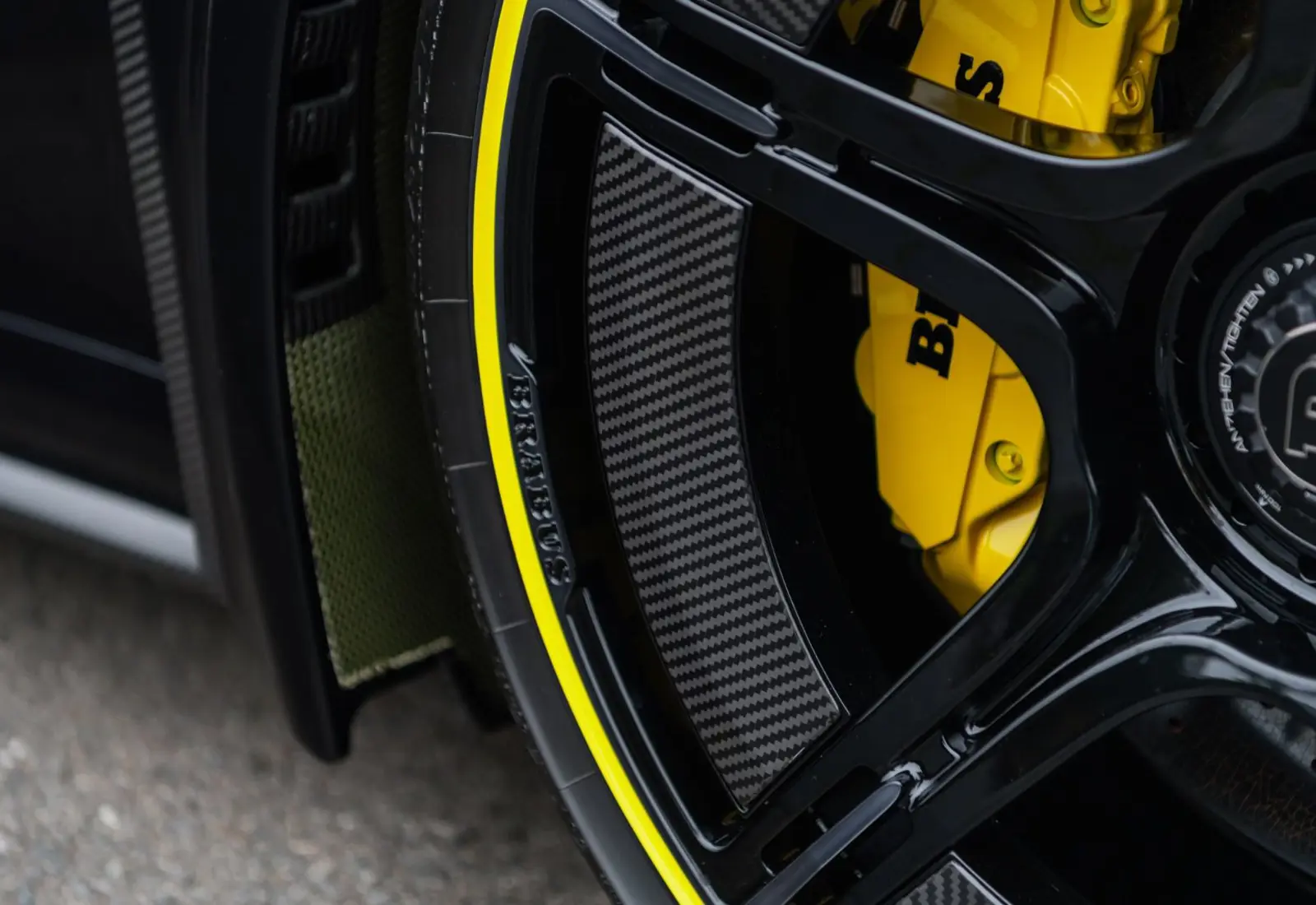 Porsche 992 BRABUS ROCKET R * 1 OF 25 * 900HP * CARBON * LIFT *  - 120062