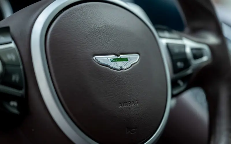 Aston Martin DB11 4.0 V8 * 9.564 km * INSPEKTION NEU * B&amp;O * 360 *  - 165684