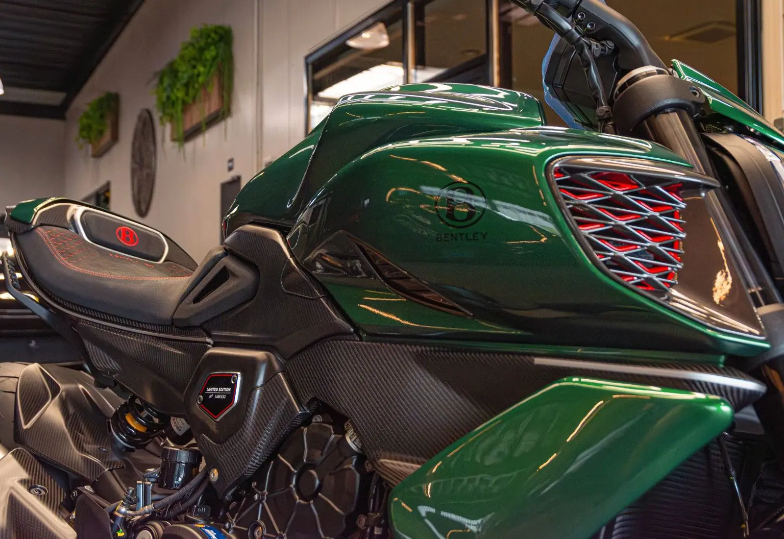 Ducati Diavel Bentley V4 * 1 OF 500 * LIMITED ED *  - 102708