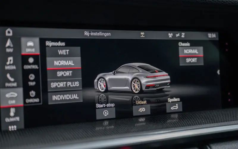 Porsche 992 Carrera 4S * 18-WEG * H.ACHSLENKUNG * SITZBELÜFT *  - 138357