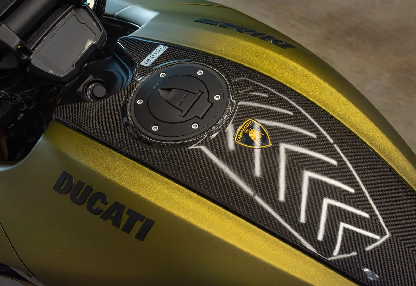 Ducati 1260 S Diavel Lamborghini * 1/630 * SAMMLERSTUCK *  - 112908