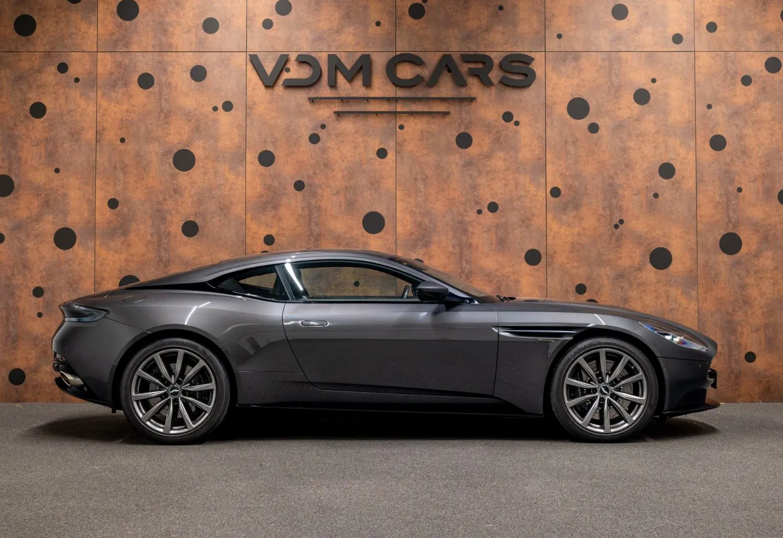 Aston Martin DB11 4.0 V8 * 9.564 km * INSPEKTION NEU * B&amp;O * 360 *  - 147400