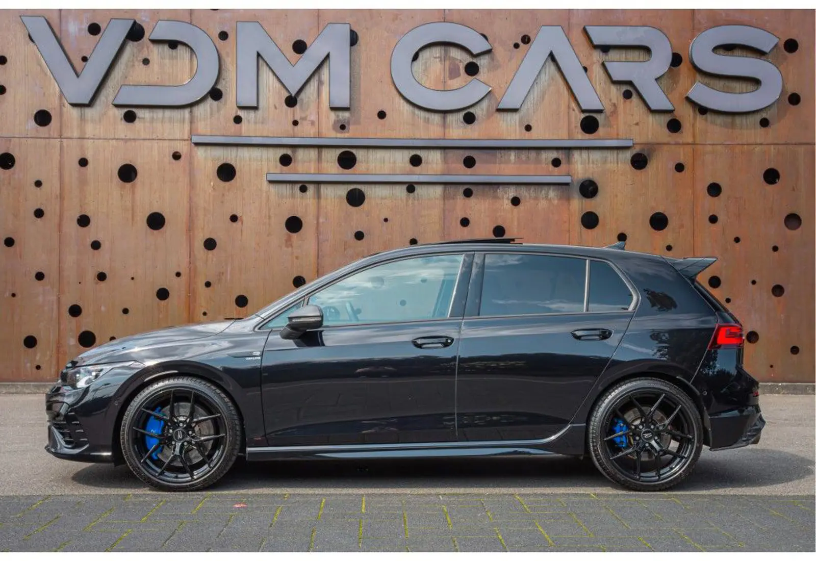 Volkswagen Golf VIII R 4Motion * AKRAPOVIC * STAGE 2 * PANO * PERF - 127646