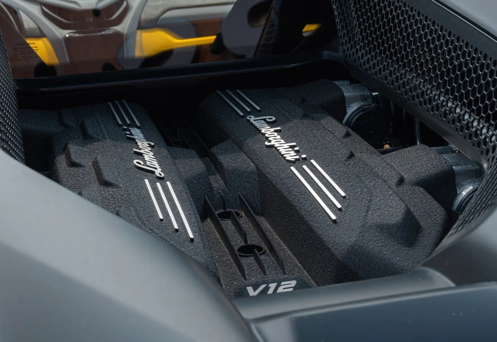 Lamborghini Revuelto 6.5 V12 * NEW CAR * AVAILABLE * BI COLOR - 126178