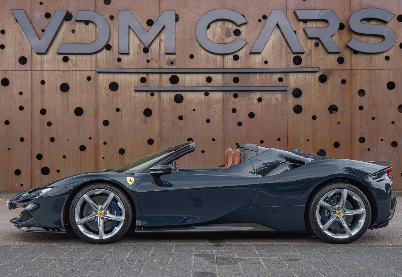 Ferrari SF90 Spider * CARBON(12x) * CARPLAY * LIFT * TWO-TONE *  - 126463