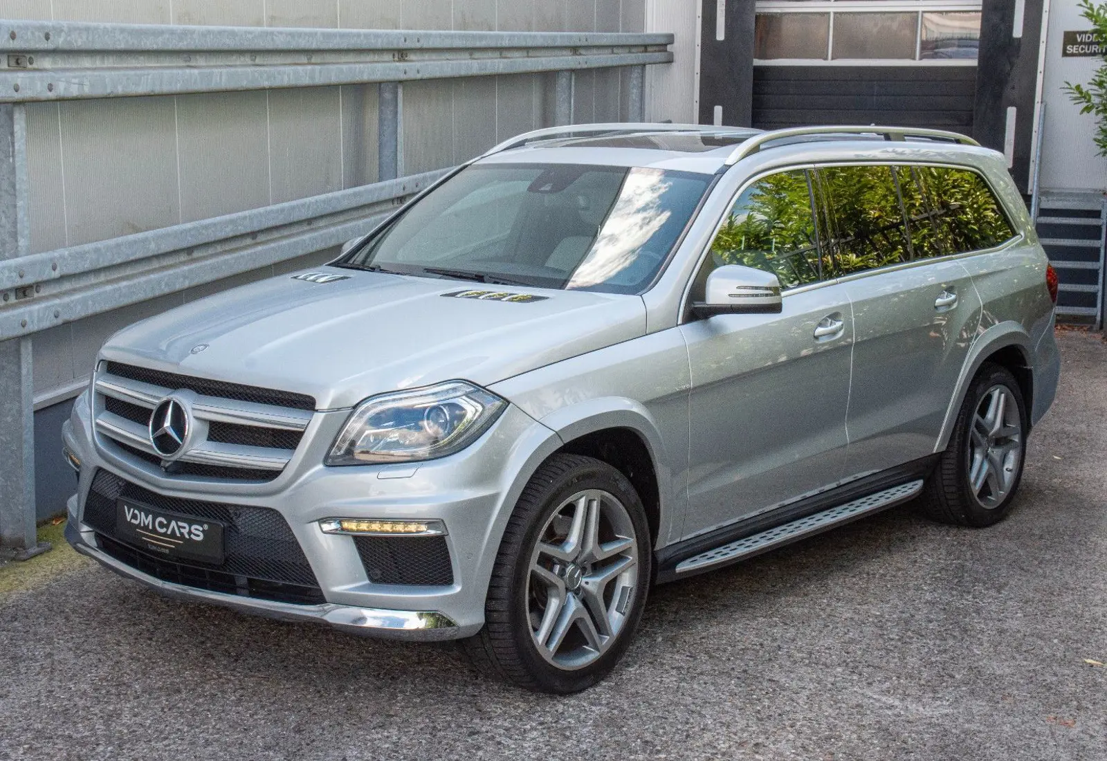 Mercedes-Benz GL 350 BlueTec 4M * AMG LINE * 7-SITZ * 360 * HARMAN *  - 114266