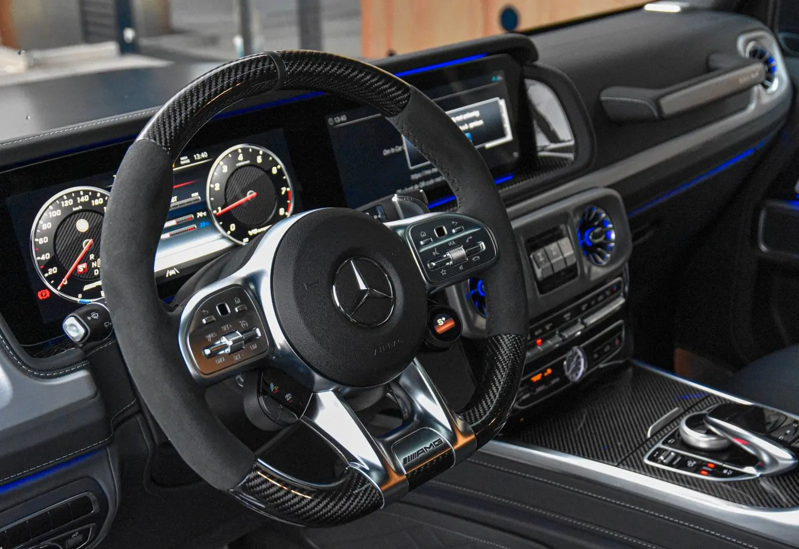 Mercedes-Benz G 63 4x4² AMG * CARBON * ROOF RACK * HOLZBODEN * MASSAG - 42011