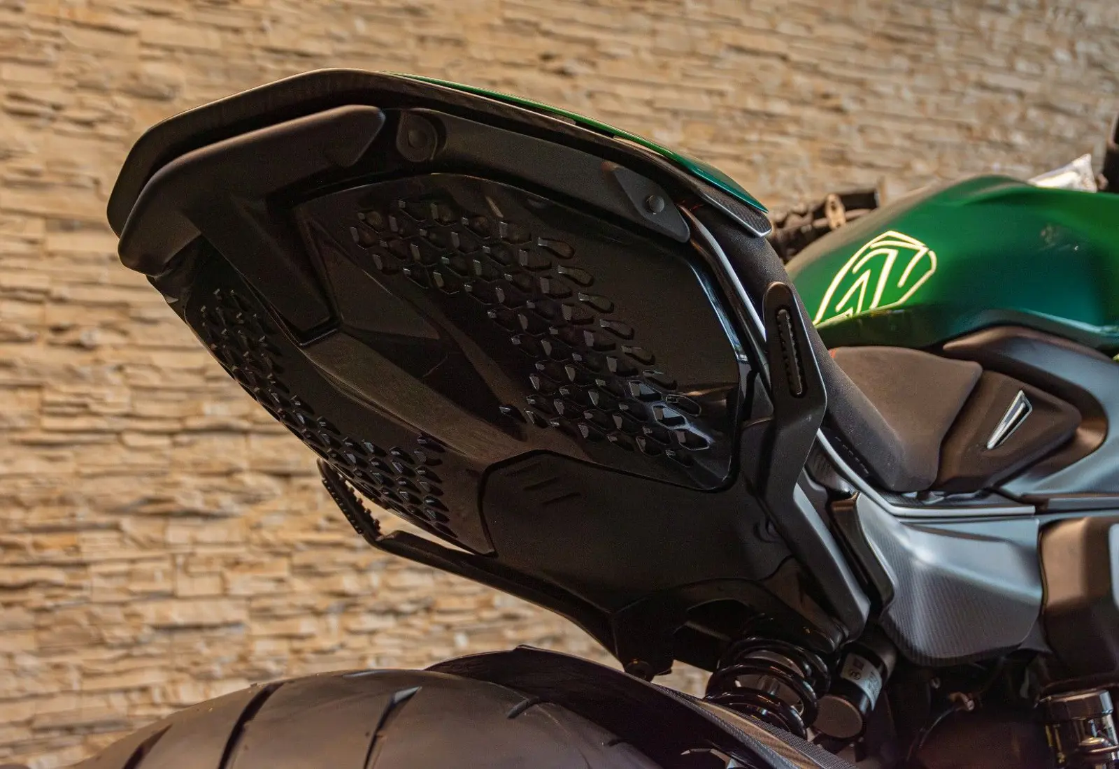 Ducati Diavel Bentley V4 * 1 OF 500 * LIMITED ED *  - 102717