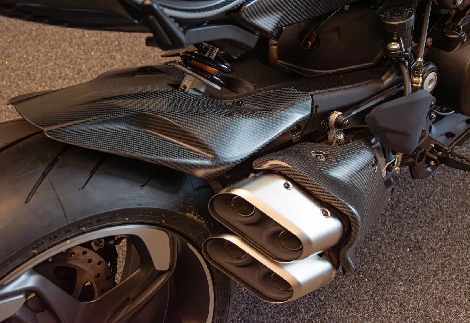 Ducati Diavel Bentley V4 * 1 OF 500 * LIMITED ED *  - 102711