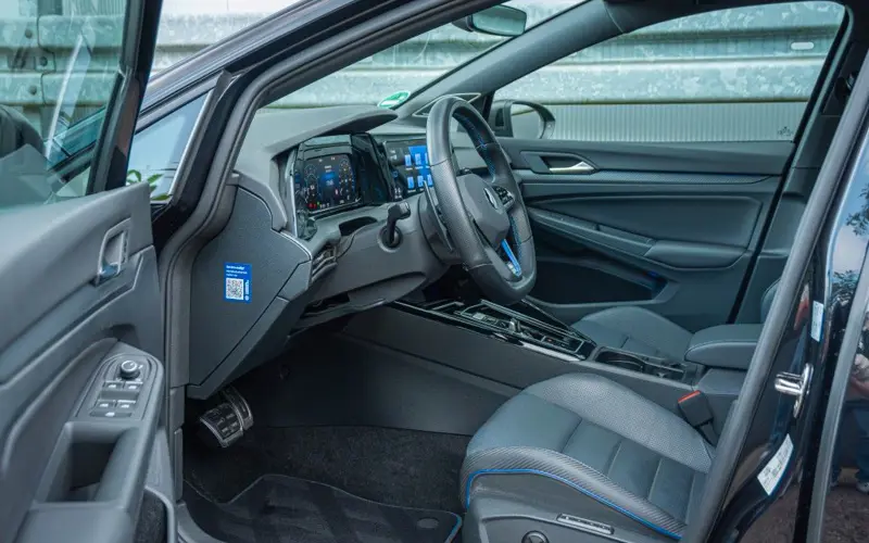 Volkswagen Golf VIII R 4Motion * AKRAPOVIC * STAGE 2 * PANO * PERF - 127653