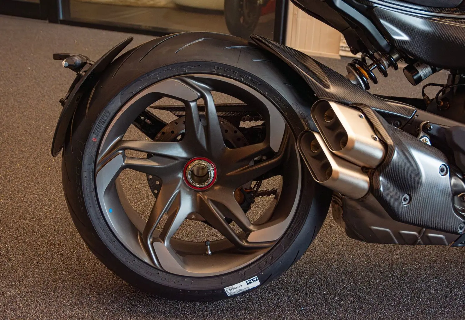 Ducati Diavel Bentley V4 * 1 OF 500 * LIMITED ED *  - 102705