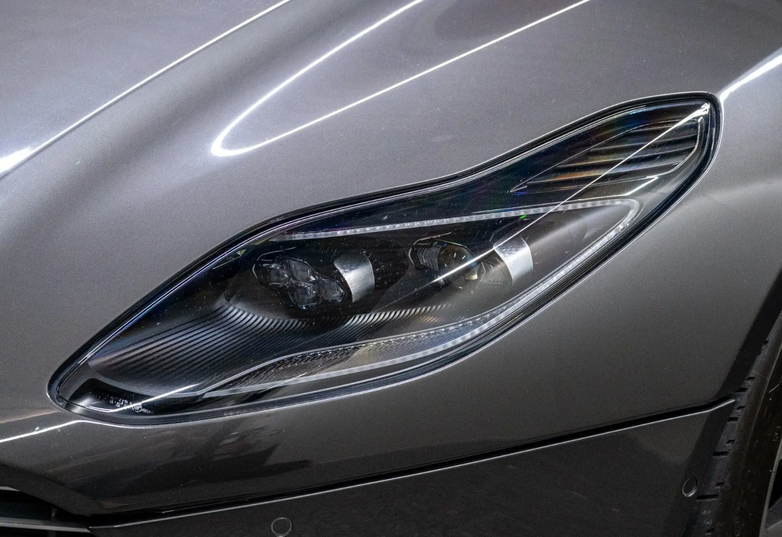 Aston Martin DB11 4.0 V8 * 9.564 km * INSPEKTION NEU * B&amp;O * 360 *  - 165661