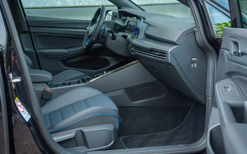 Volkswagen Golf VIII R 4Motion * AKRAPOVIC * STAGE 2 * PANO * PERF - 127661