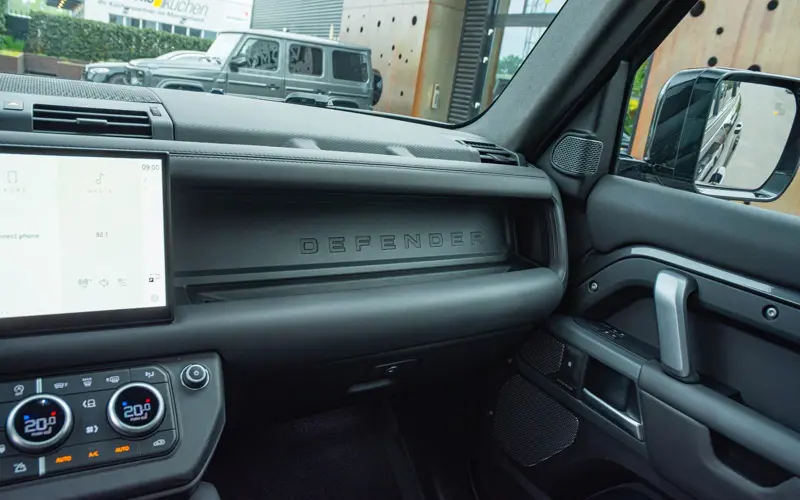 Land Rover Defender 3.0 D300 MHEV HSE 110 * MERIDIAN * PANO *  - 84802