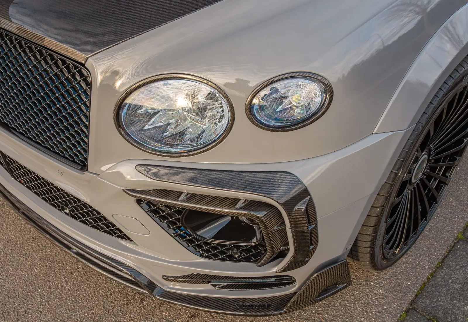 Bentley Bentayga V8 MANSORY * FULL CARBON * CERAMIC BRAKES *  - 74402