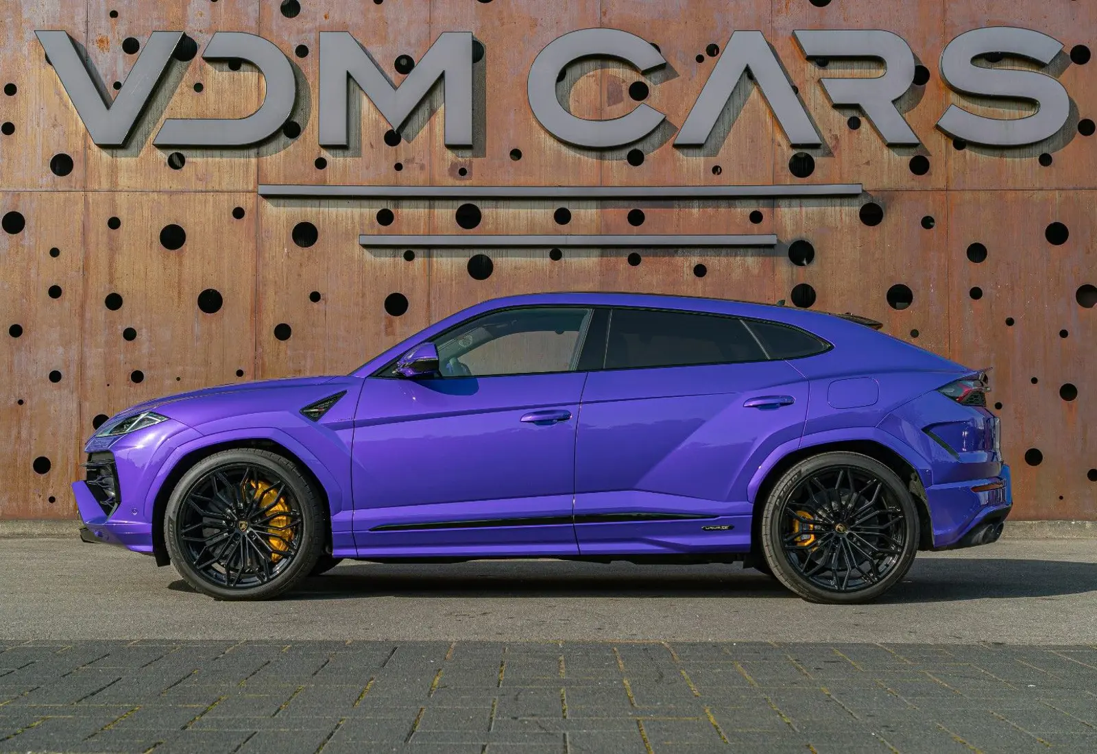 Lamborghini Urus SE * AD PERSONAM * VIOLA HONGKONG * MASSAGE * VOLL - 135936
