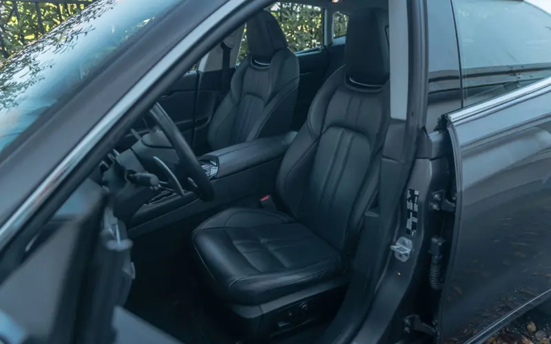 Maserati Levante Diesel * 1. HAND * SERVICE NEU * PANO * ACC * 360 - 122377