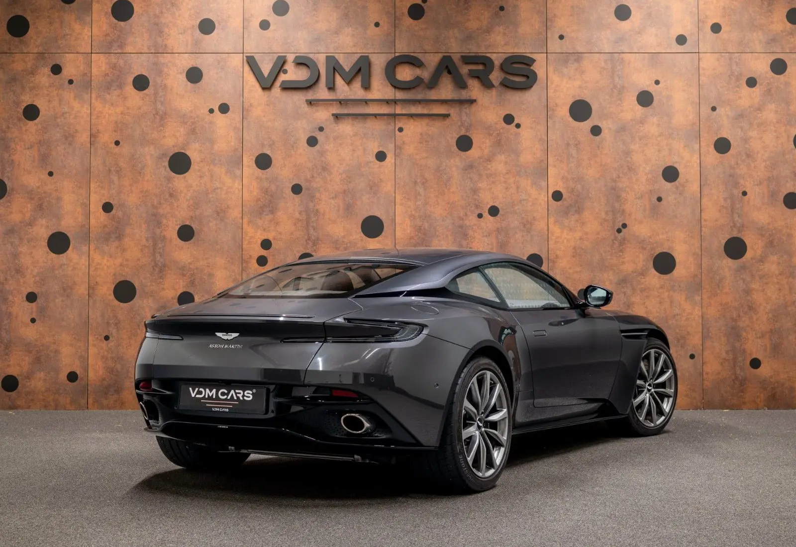 Aston Martin DB11 4.0 V8 * 9.564 km * INSPEKTION NEU * B&amp;O * 360 *  - 147399