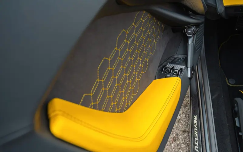 Lamborghini Revuelto 6.5 V12 * NEW CAR * AVAILABLE * BI COLOR - 126185