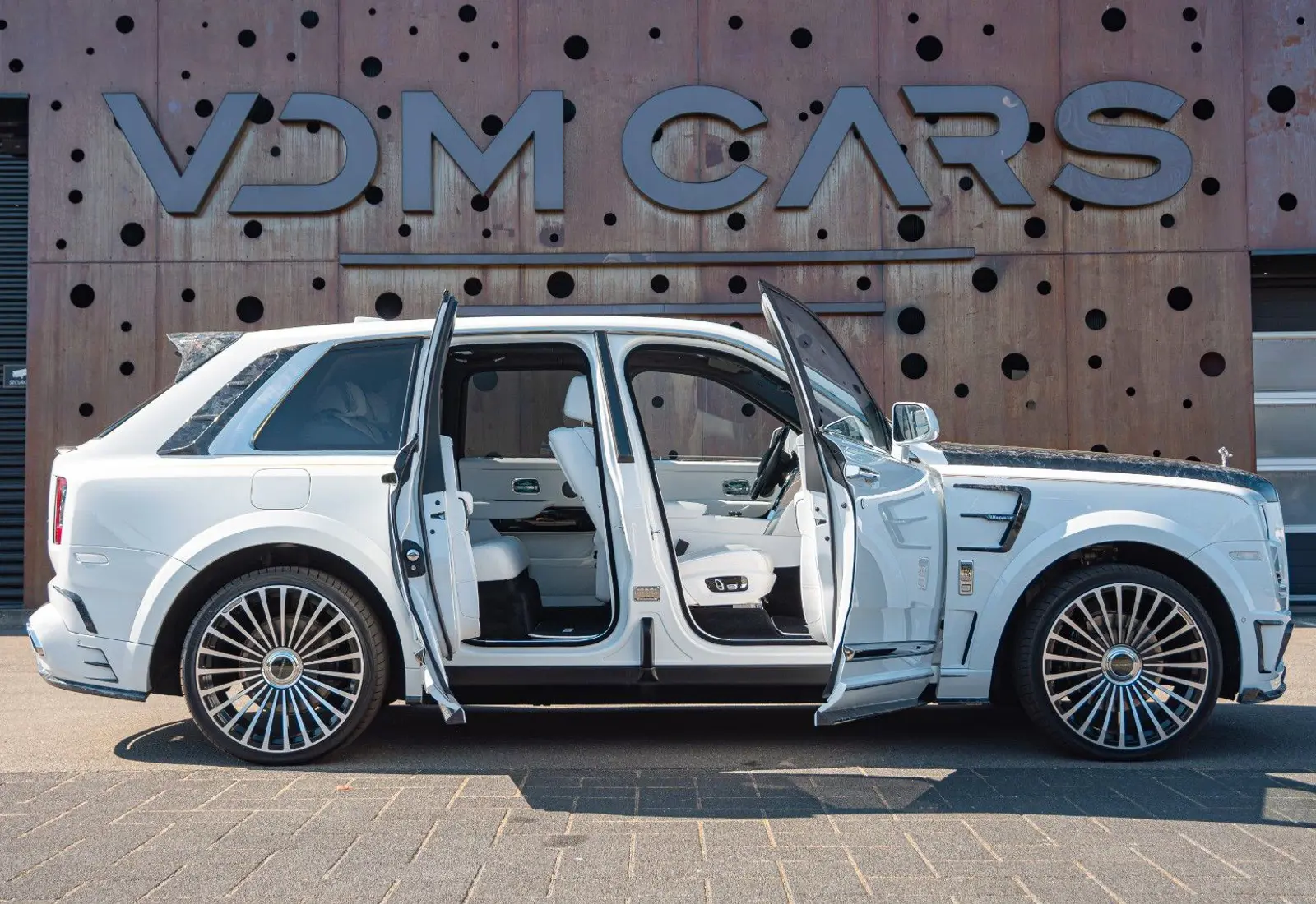 Rolls-Royce Cullinan MANSORY * FORGED CARBON * ONLY 7600 KM *  - 136358