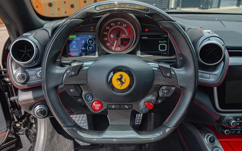Ferrari GTC4Lusso V12 * NOVITEC * CARPLAY * P.DISPLAY * PANO * VO - 96768