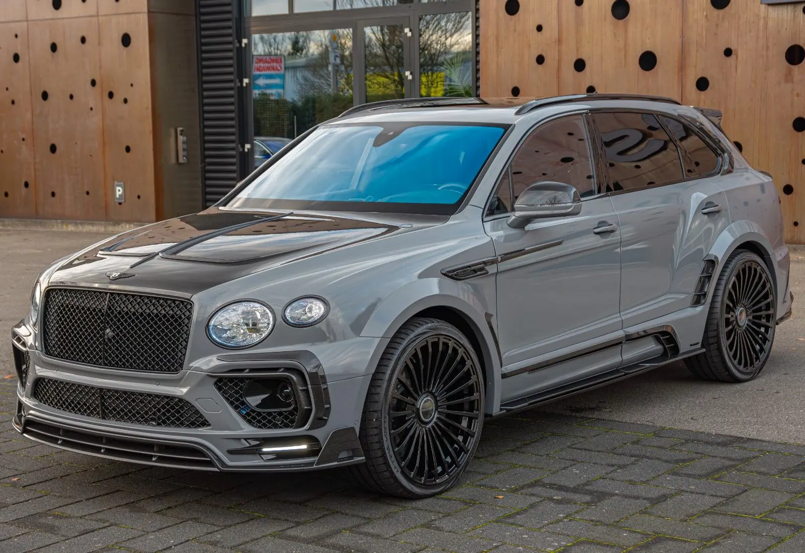 Bentley Bentayga V8 MANSORY * FULL CARBON * CERAMIC BRAKES *  - 74391