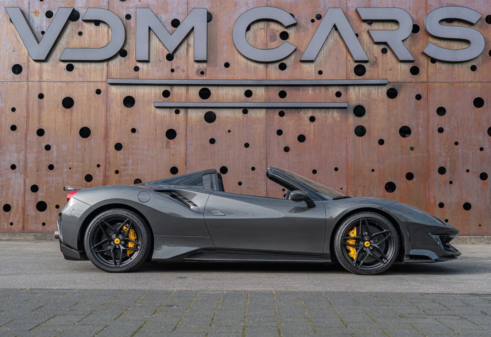 Ferrari 488 Pista Spider * CARBON 12X * 635KM * NEW SERVICE *  - 132796