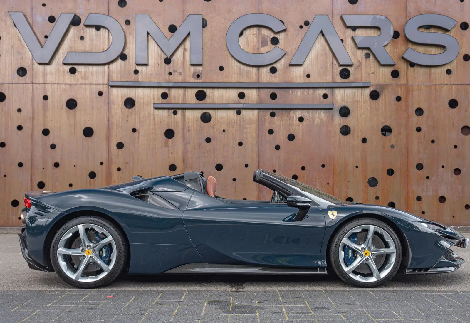 Ferrari SF90 Spider * CARBON(12x) * CARPLAY * LIFT * TWO-TONE *  - 124478