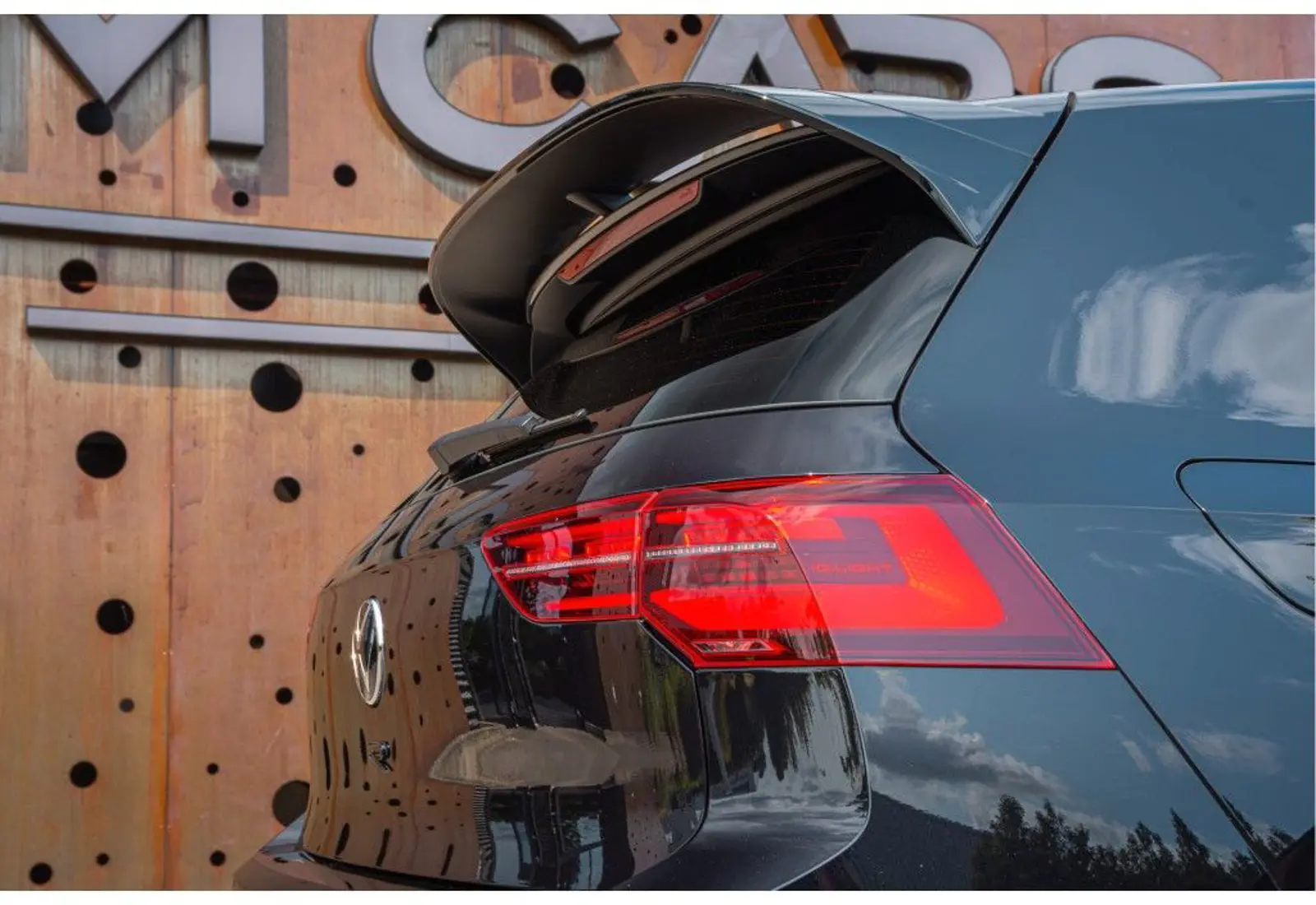 Volkswagen Golf VIII R 4Motion * AKRAPOVIC * STAGE 2 * PANO * PERF - 127648