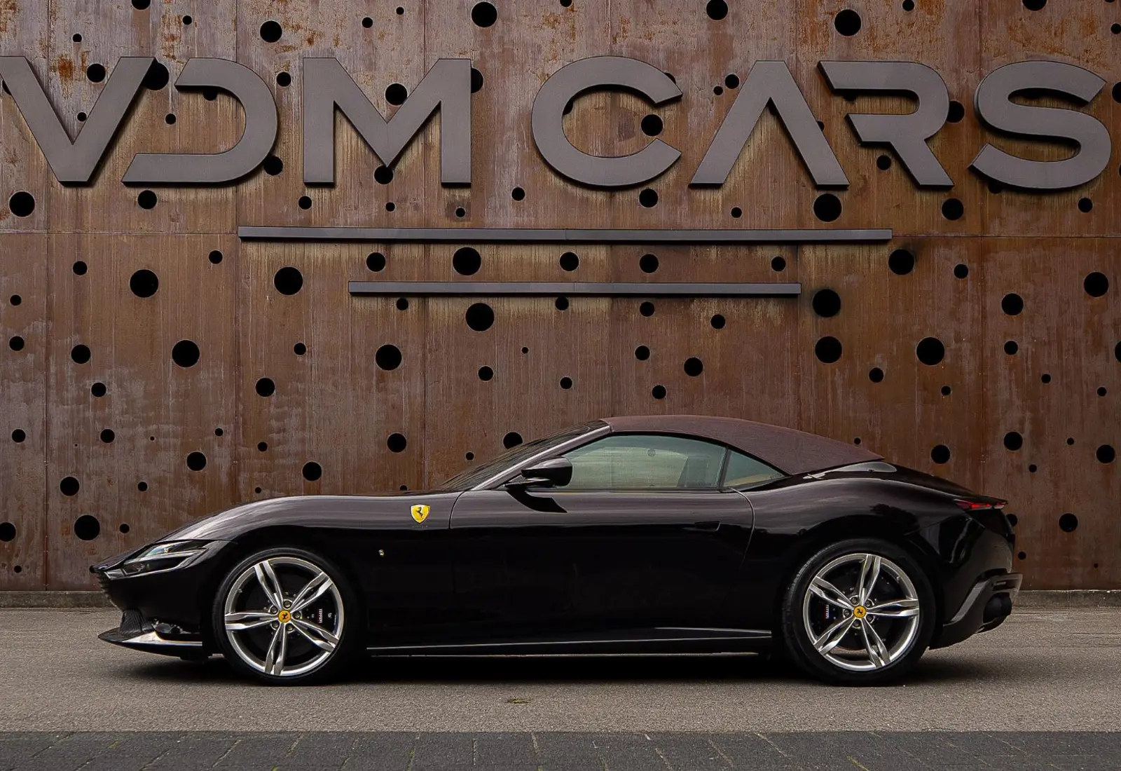 Ferrari Roma Spider * SPECIAL COLOR * VENT * VOLL * LP €345.000 - 171122